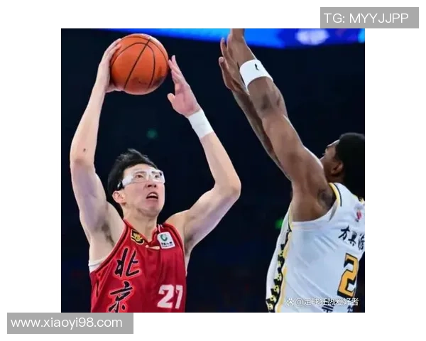 足球明星周琦精彩瞬间图片集展现他的运动魅力与风采